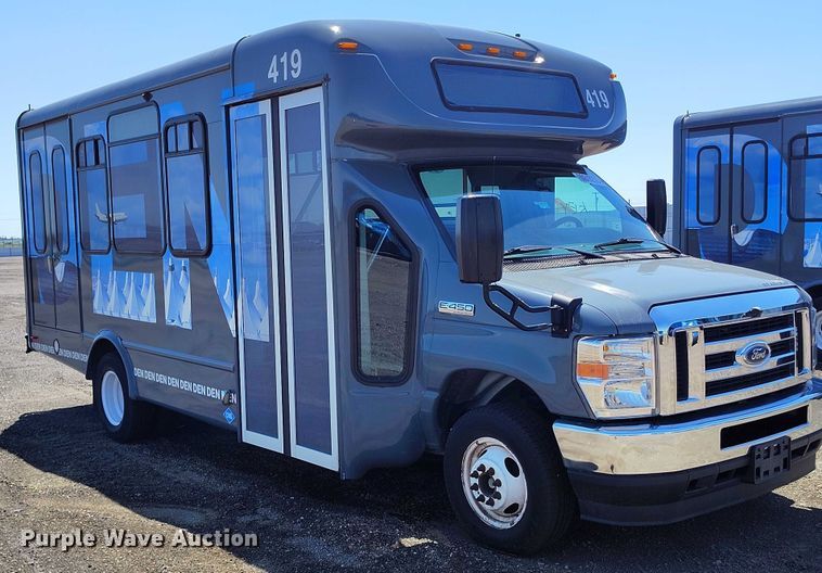 image for item YA0635 2022 Ford E450 shuttle bus