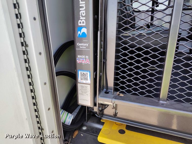 image for item YA0635 2022 Ford E450 shuttle bus