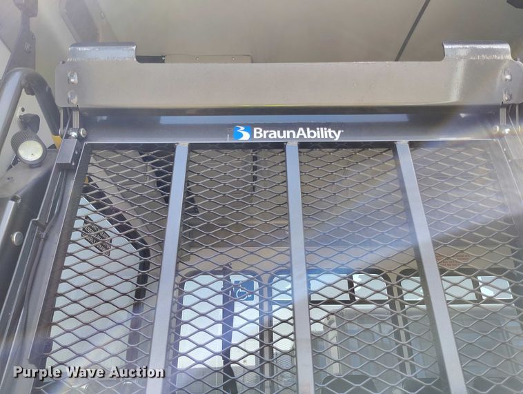 image for item YA0635 2022 Ford E450 shuttle bus