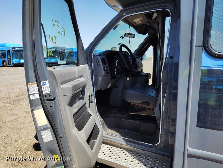 image for item YA0635 2022 Ford E450 shuttle bus