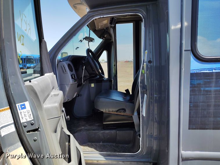 image for item YA0635 2022 Ford E450 shuttle bus
