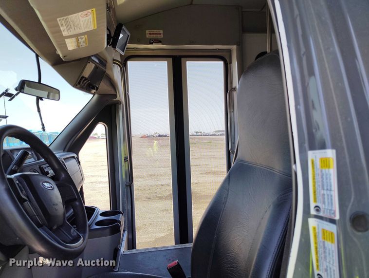 image for item YA0635 2022 Ford E450 shuttle bus