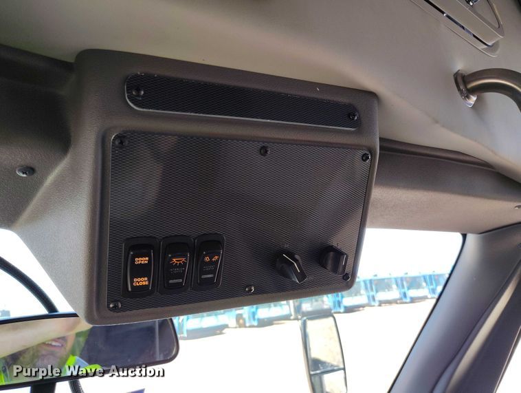 image for item YA0635 2022 Ford E450 shuttle bus