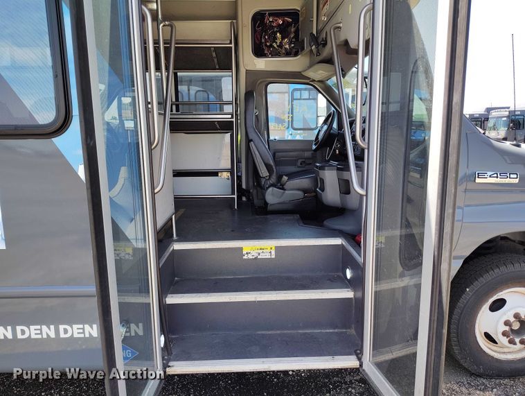 image for item YA0635 2022 Ford E450 shuttle bus