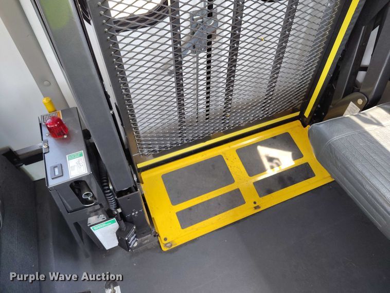 image for item YA0635 2022 Ford E450 shuttle bus