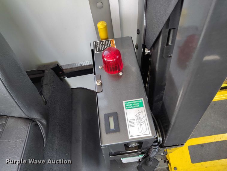 image for item YA0635 2022 Ford E450 shuttle bus