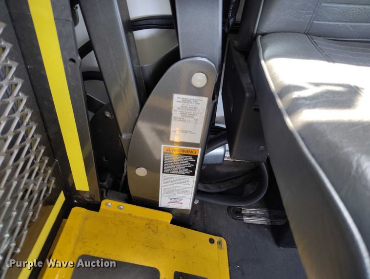 image for item YA0635 2022 Ford E450 shuttle bus