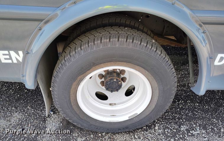 image for item YA0635 2022 Ford E450 shuttle bus