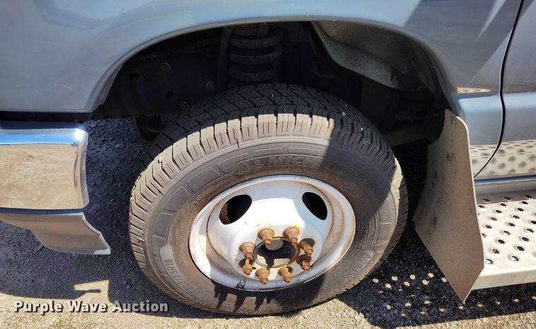 image for item YA0635 2022 Ford E450 shuttle bus