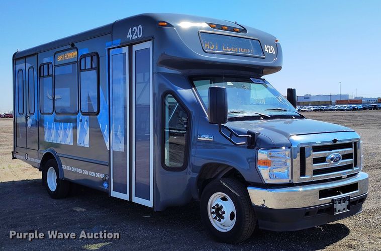 image for item YA0636 2022 Ford E450 shuttle bus