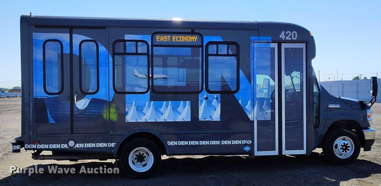 image for item YA0636 2022 Ford E450 shuttle bus