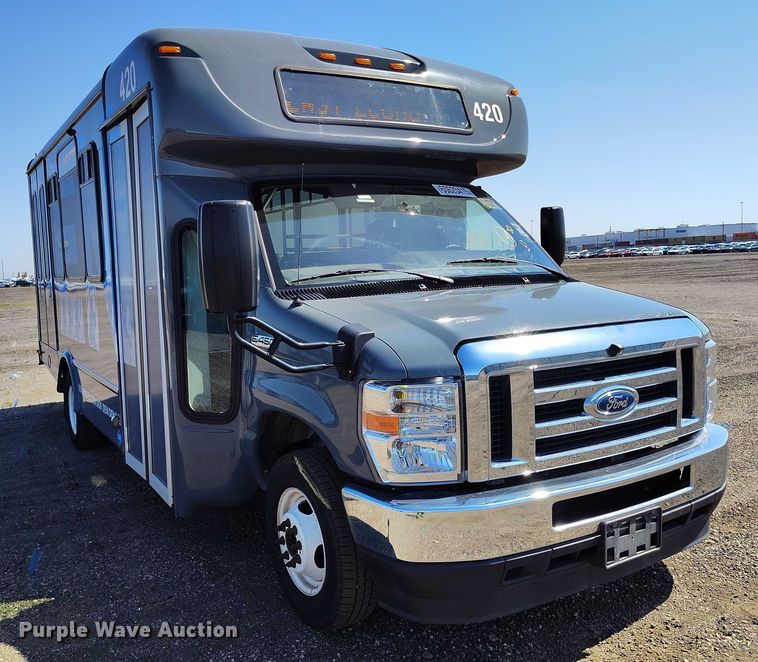 image for item YA0636 2022 Ford E450 shuttle bus