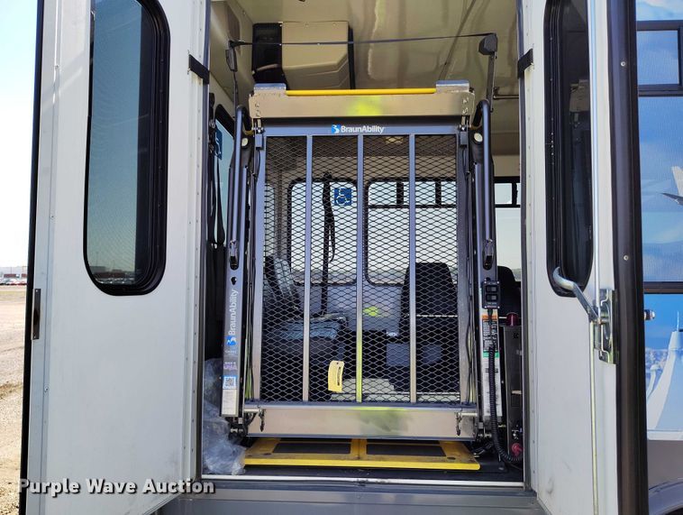 image for item YA0636 2022 Ford E450 shuttle bus