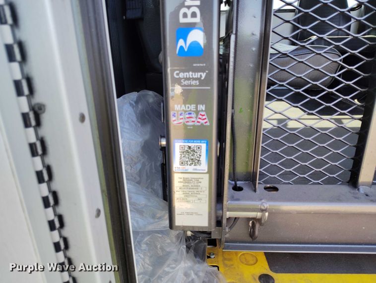 image for item YA0636 2022 Ford E450 shuttle bus