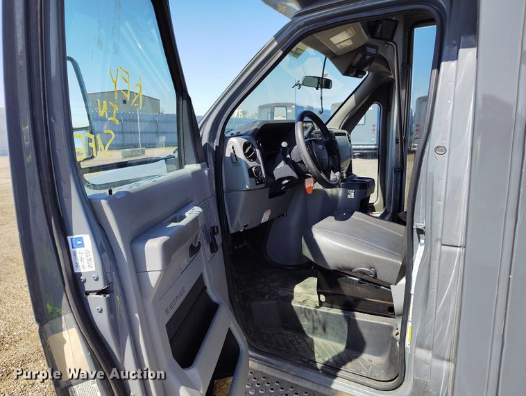 image for item YA0636 2022 Ford E450 shuttle bus