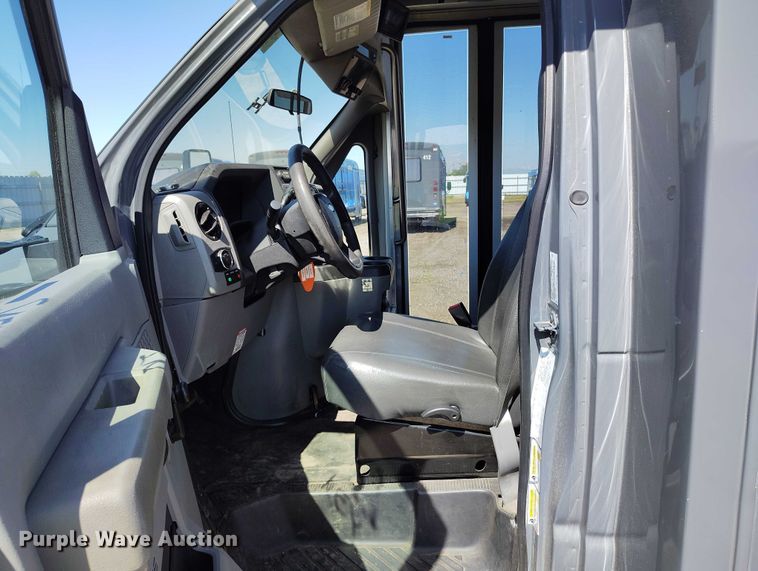 image for item YA0636 2022 Ford E450 shuttle bus