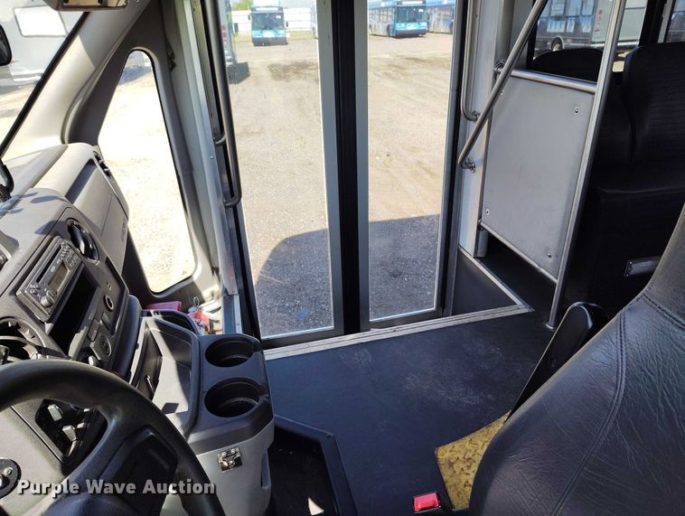 image for item YA0636 2022 Ford E450 shuttle bus