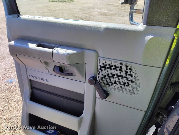 image for item YA0636 2022 Ford E450 shuttle bus