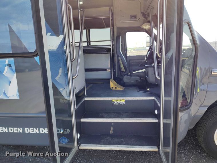 image for item YA0636 2022 Ford E450 shuttle bus