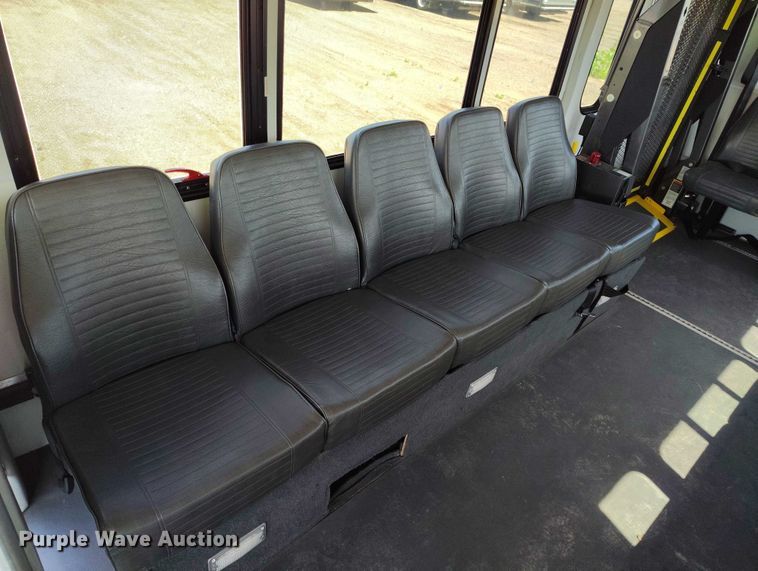 image for item YA0636 2022 Ford E450 shuttle bus