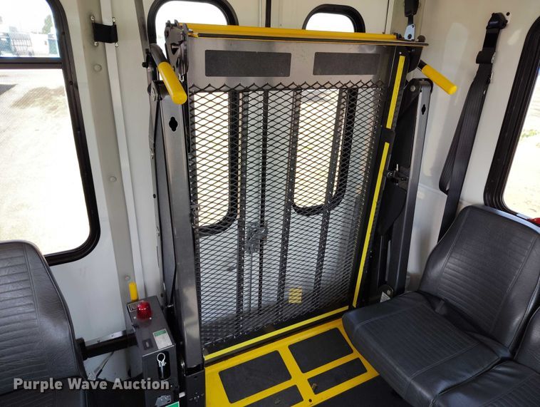 image for item YA0636 2022 Ford E450 shuttle bus