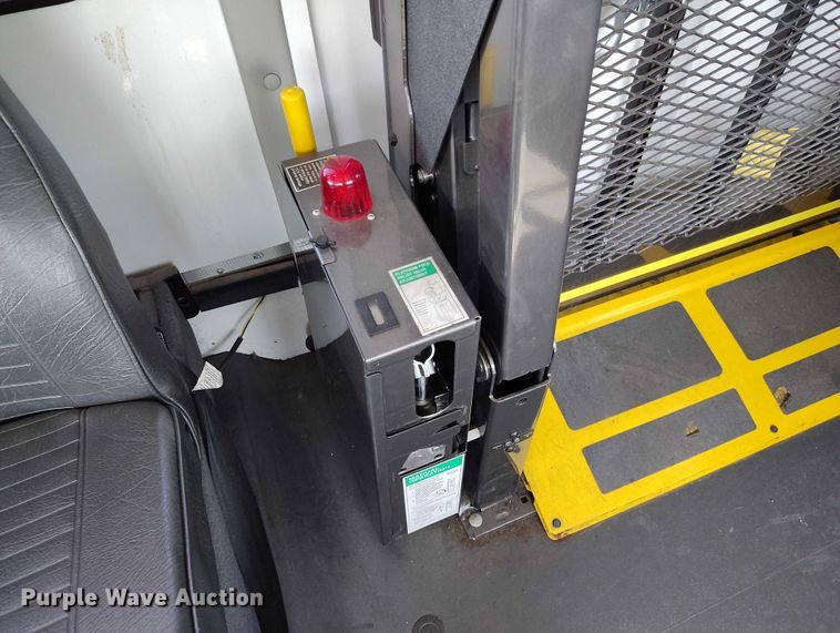 image for item YA0636 2022 Ford E450 shuttle bus