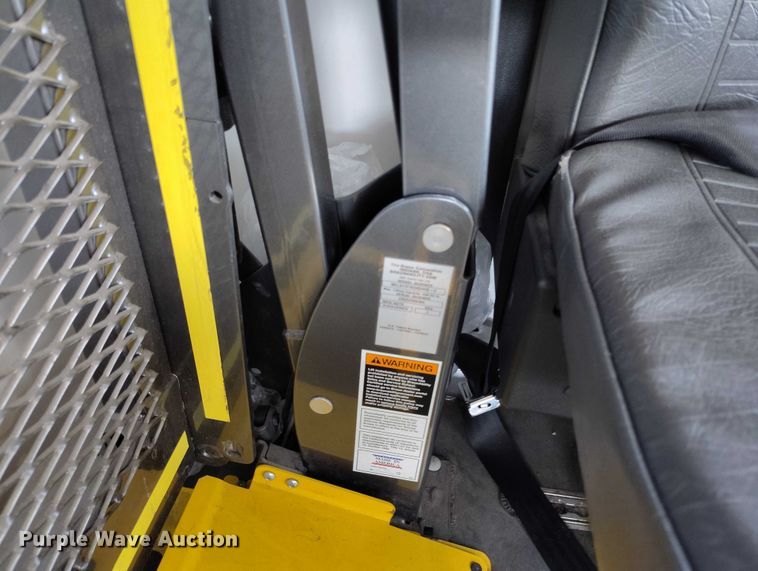 image for item YA0636 2022 Ford E450 shuttle bus