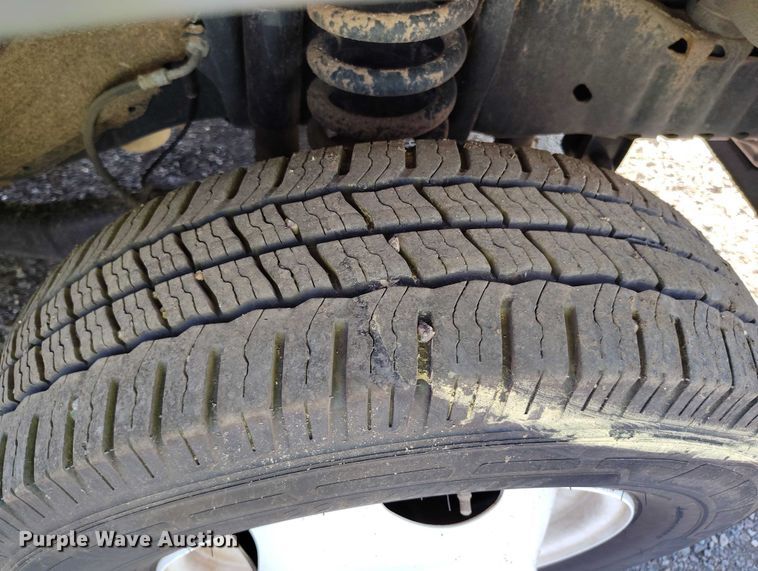 image for item YA0636 2022 Ford E450 shuttle bus