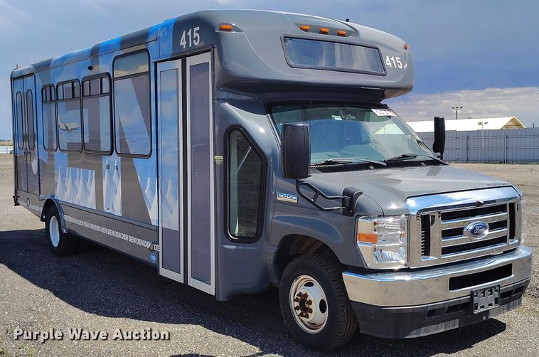 image for item YA0637 2022 Ford E450 shuttle bus