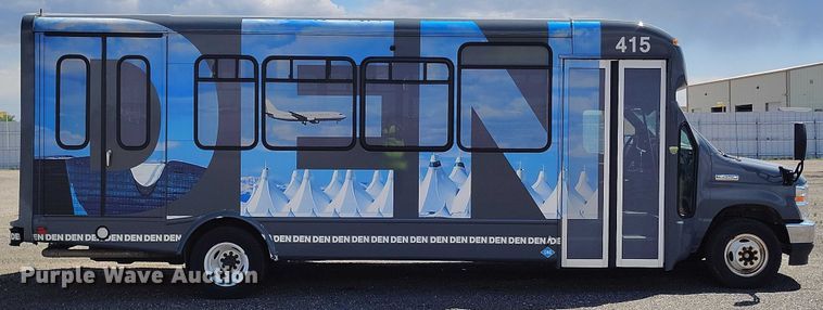 image for item YA0637 2022 Ford E450 shuttle bus