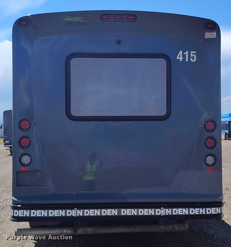 image for item YA0637 2022 Ford E450 shuttle bus