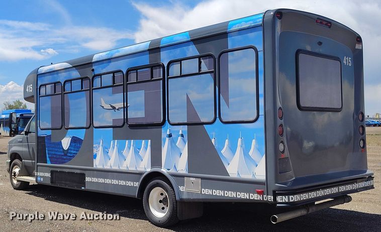 image for item YA0637 2022 Ford E450 shuttle bus