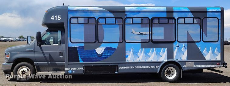 image for item YA0637 2022 Ford E450 shuttle bus