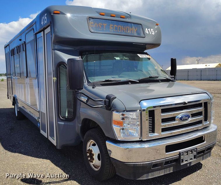 image for item YA0637 2022 Ford E450 shuttle bus