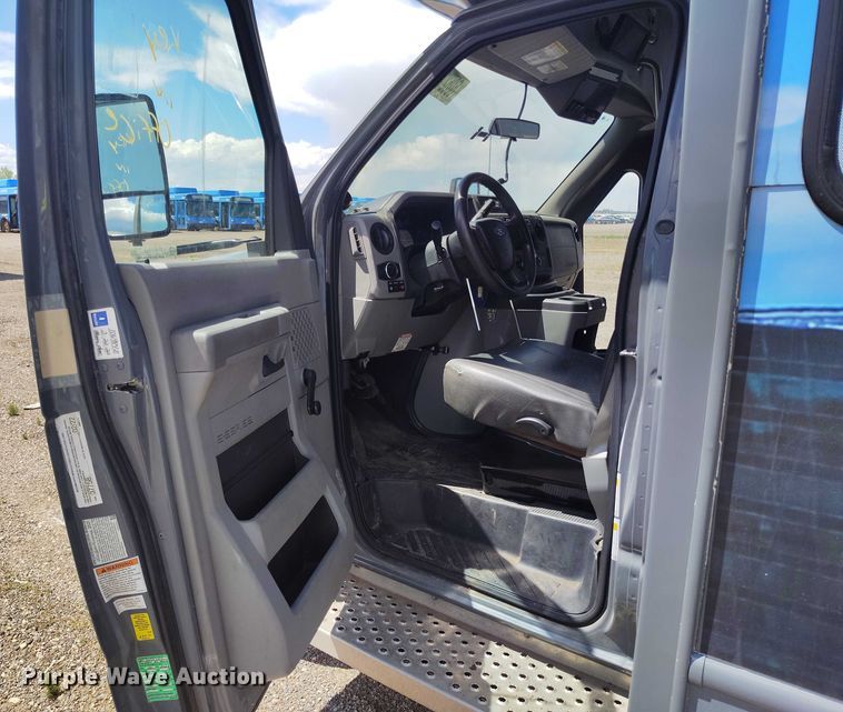 image for item YA0637 2022 Ford E450 shuttle bus