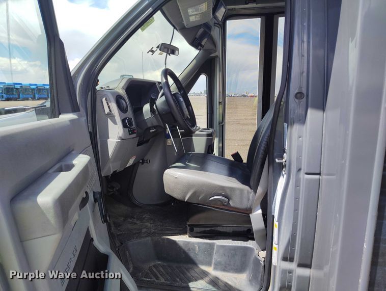 image for item YA0637 2022 Ford E450 shuttle bus