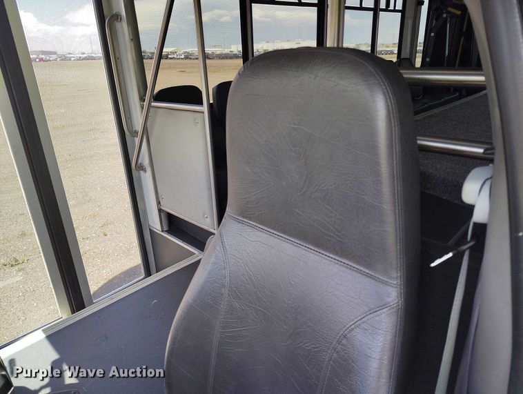 image for item YA0637 2022 Ford E450 shuttle bus