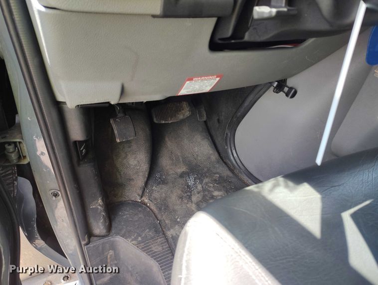 image for item YA0637 2022 Ford E450 shuttle bus