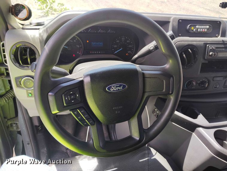 image for item YA0637 2022 Ford E450 shuttle bus