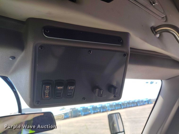 image for item YA0637 2022 Ford E450 shuttle bus