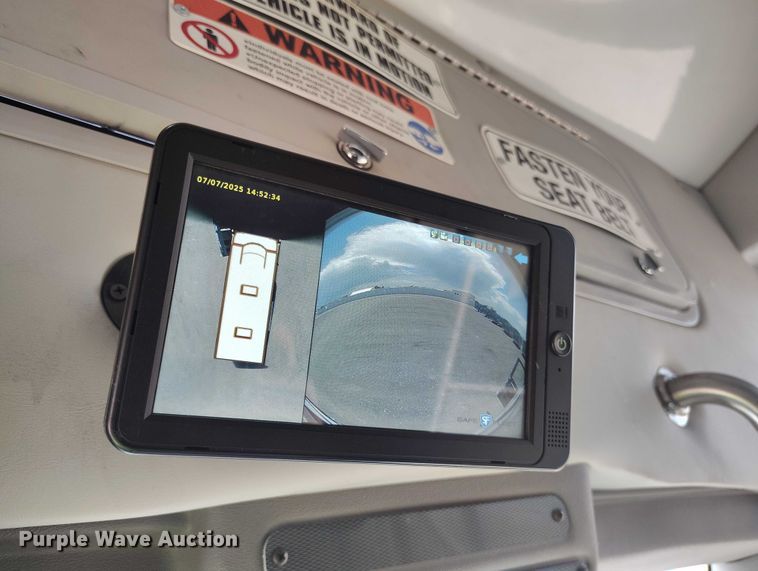 image for item YA0637 2022 Ford E450 shuttle bus