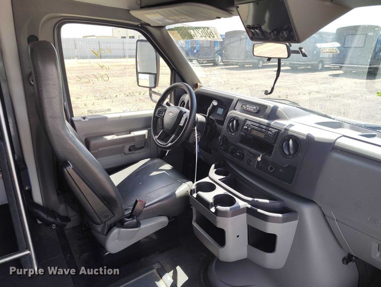 image for item YA0637 2022 Ford E450 shuttle bus