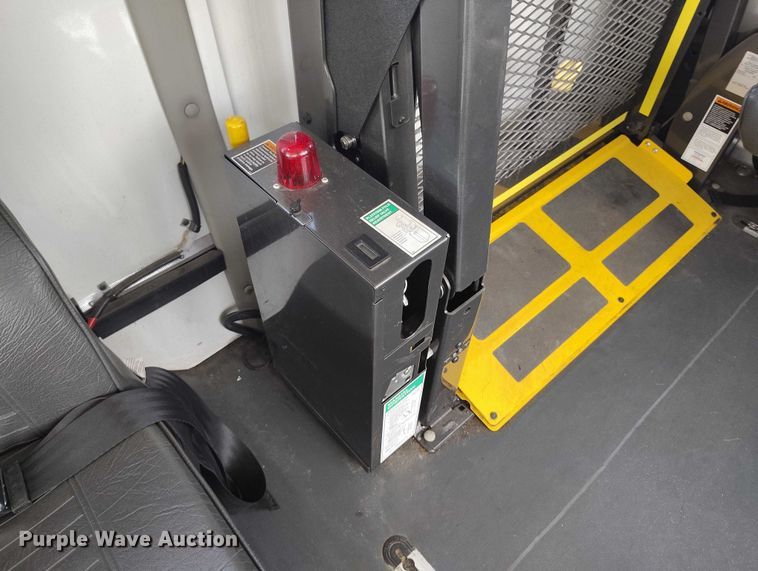 image for item YA0637 2022 Ford E450 shuttle bus