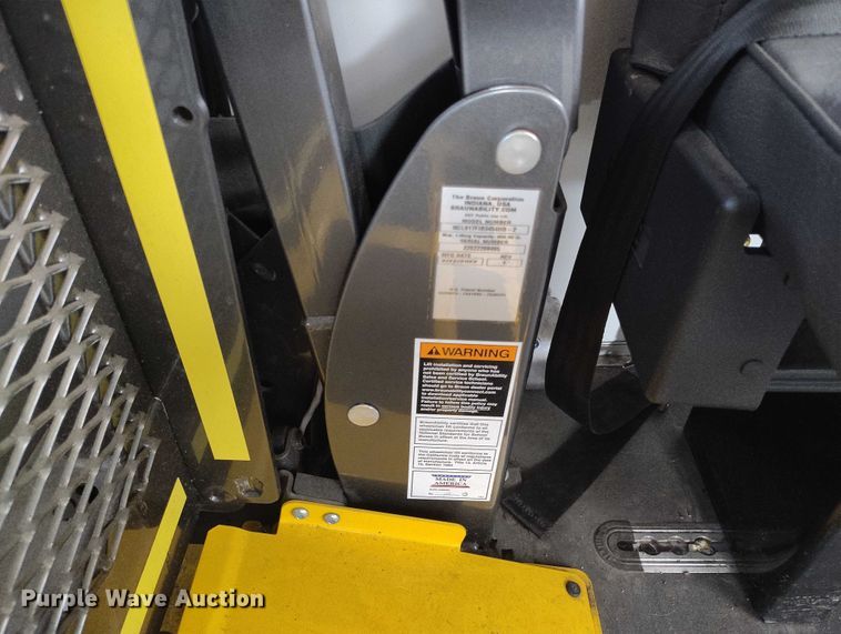 image for item YA0637 2022 Ford E450 shuttle bus