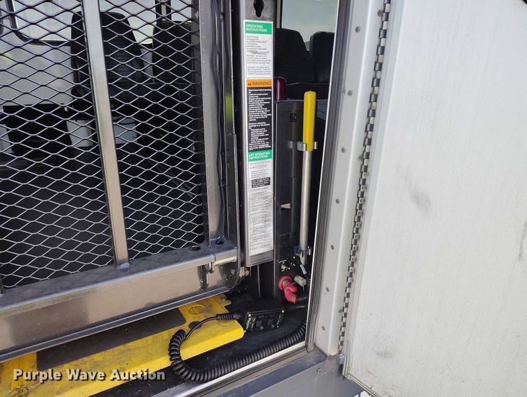 image for item YA0637 2022 Ford E450 shuttle bus