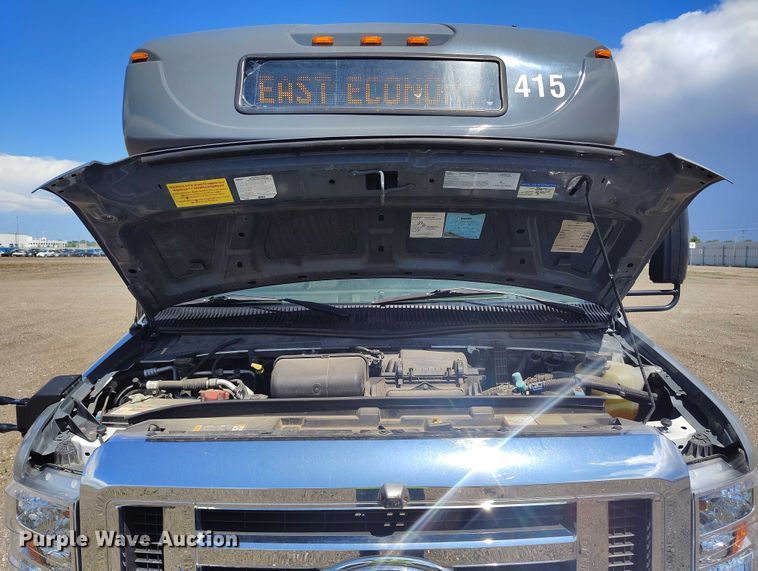 image for item YA0637 2022 Ford E450 shuttle bus