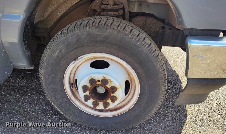 image for item YA0637 2022 Ford E450 shuttle bus