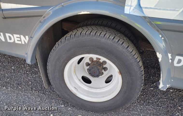 image for item YA0637 2022 Ford E450 shuttle bus