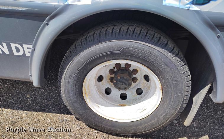 image for item YA0637 2022 Ford E450 shuttle bus