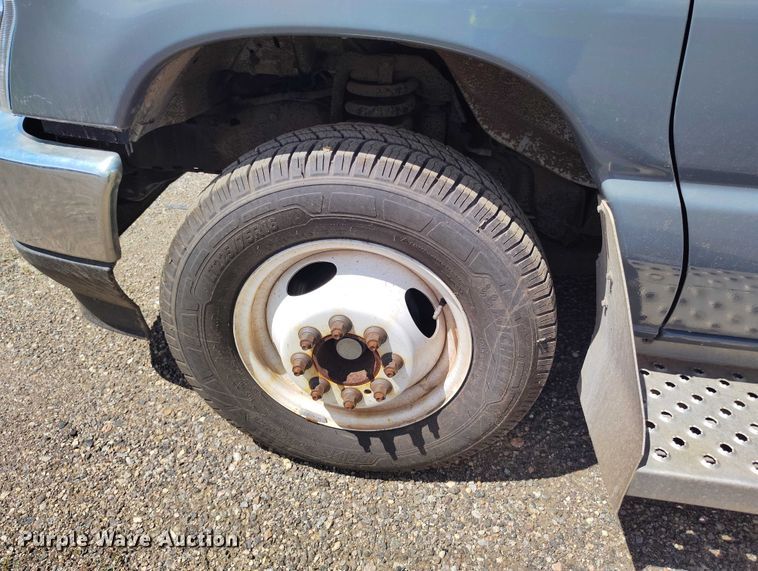 image for item YA0637 2022 Ford E450 shuttle bus